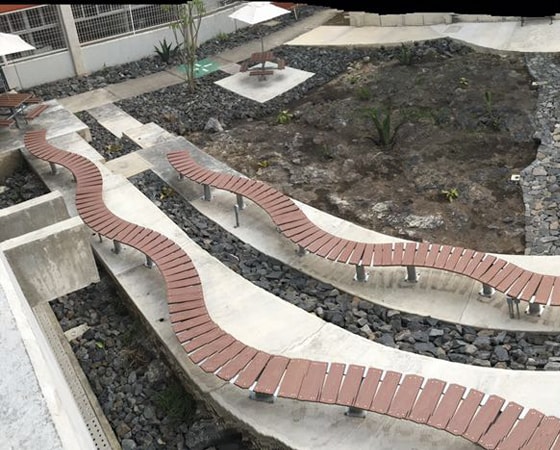 Un ejemplo de lo que MUPA y la creatividad de sus clientes pueden hacer con gusto e imaginación en un espacio urbano, se muestra claramente en este espacio de la UNAM.